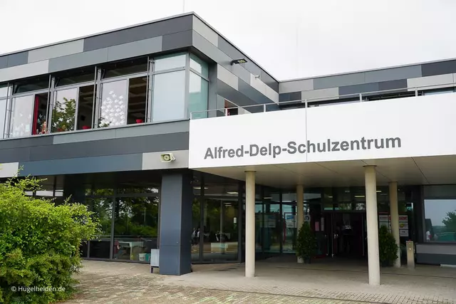 Außenansicht Alfred-Delp-Schulzentrum 